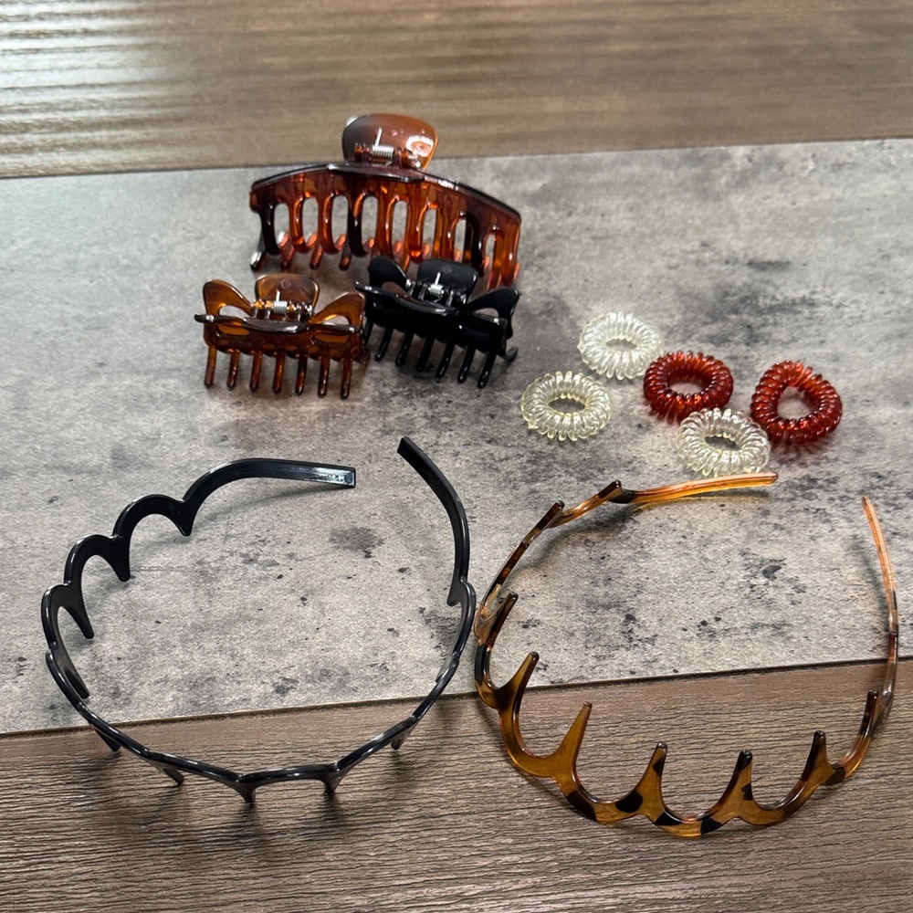 Set of Hair Accessories in Black and Brown